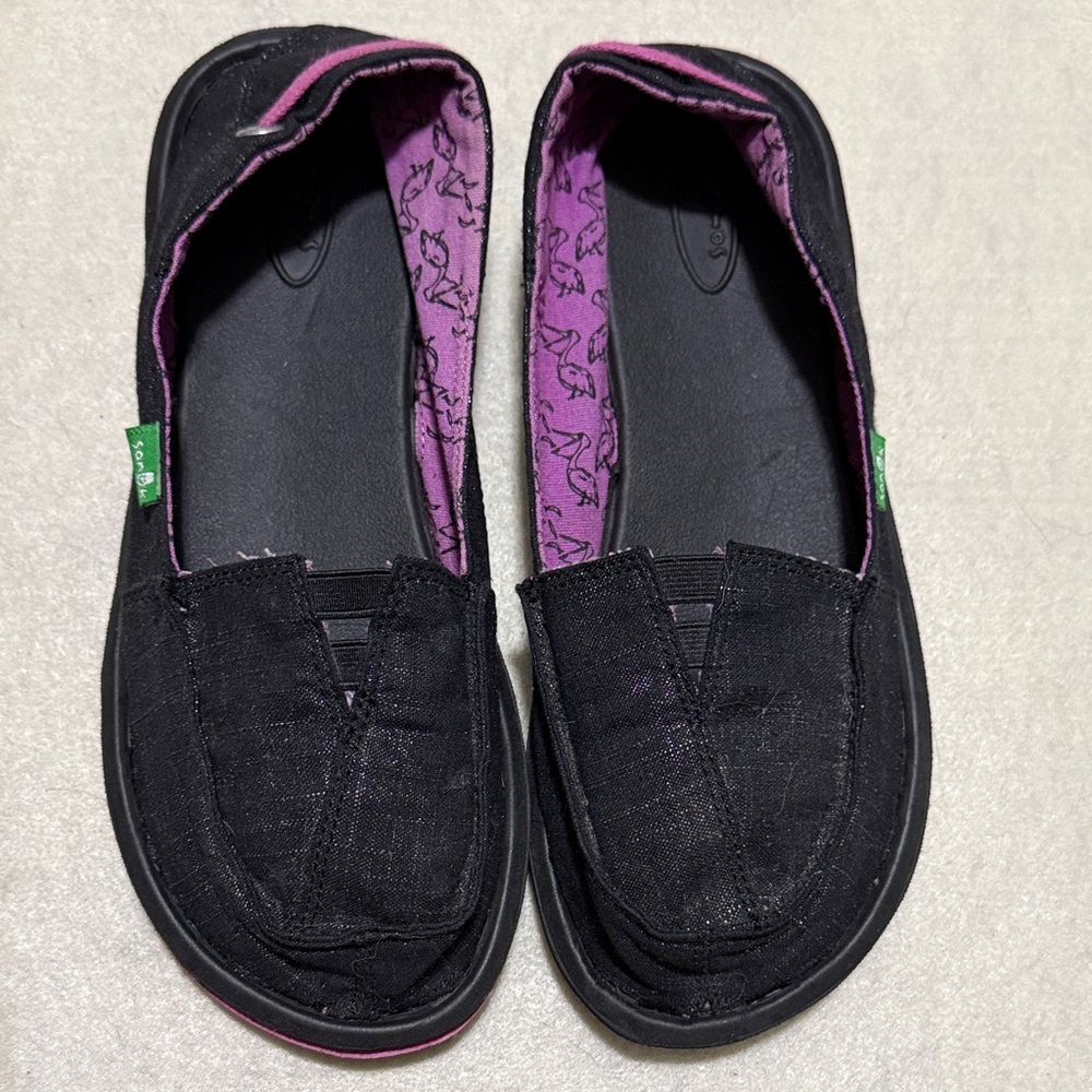 Sanuk Black Flats with Purple Lining, Size US-5, EUR-37, Good Condition
